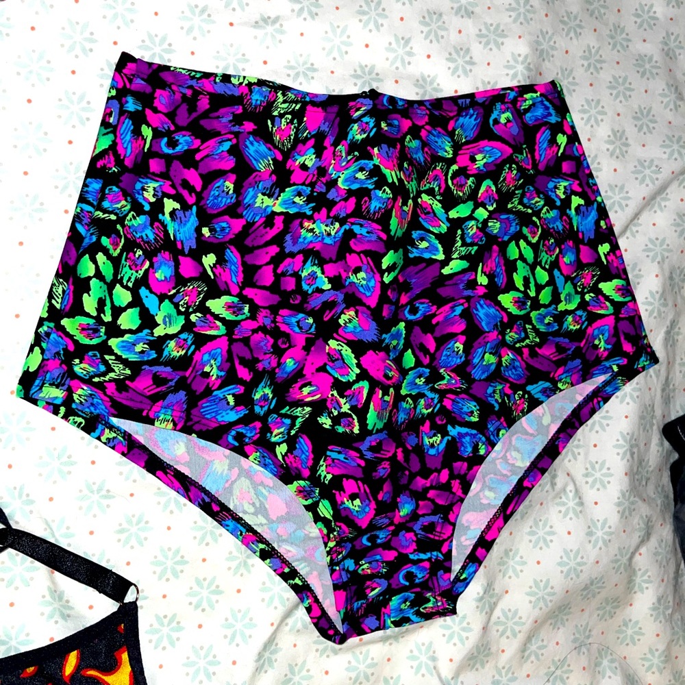 Rave bottoms